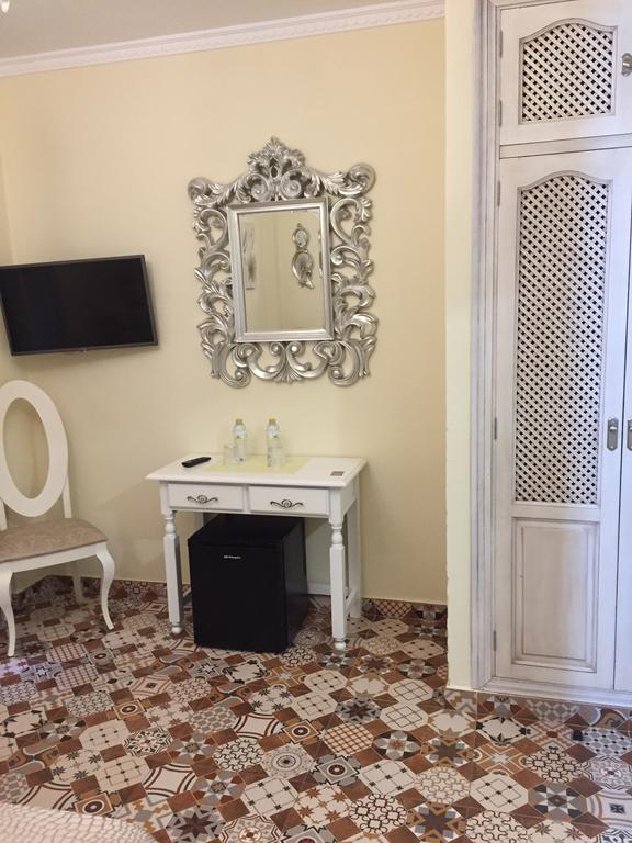 Hostal Lojo โกนิล เด ลาฟรอนเตรา ภายนอก รูปภาพ