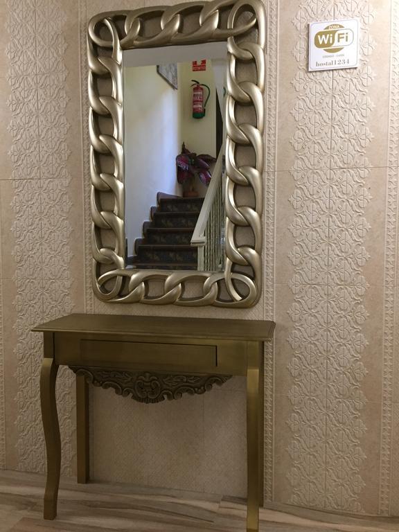 Hostal Lojo โกนิล เด ลาฟรอนเตรา ภายนอก รูปภาพ