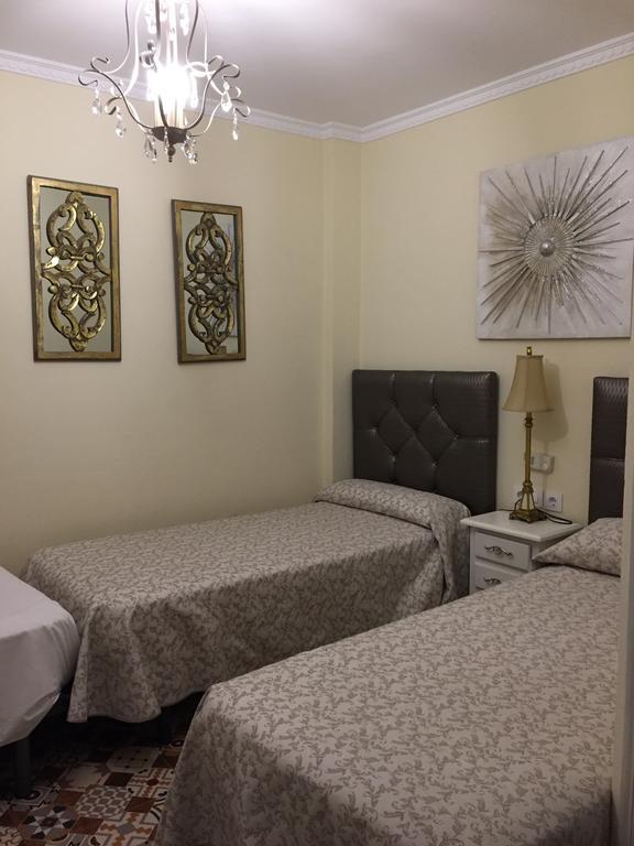 Hostal Lojo โกนิล เด ลาฟรอนเตรา ภายนอก รูปภาพ